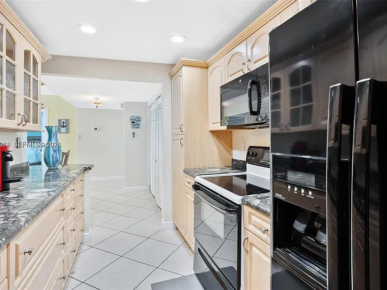 5401 Collins Ave #807 — Photo 16