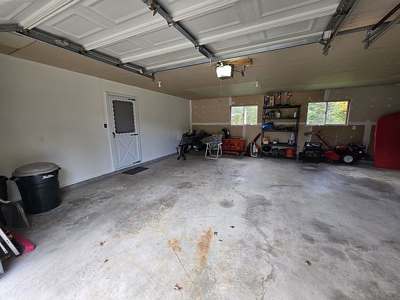 3rd image of 4920 Buttles Rd