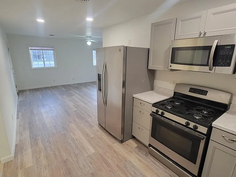 521 E Jefferson St — Photo 11
