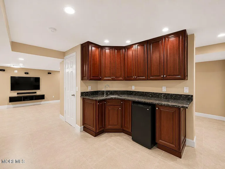14 Heathrow Ct — Photo 43
