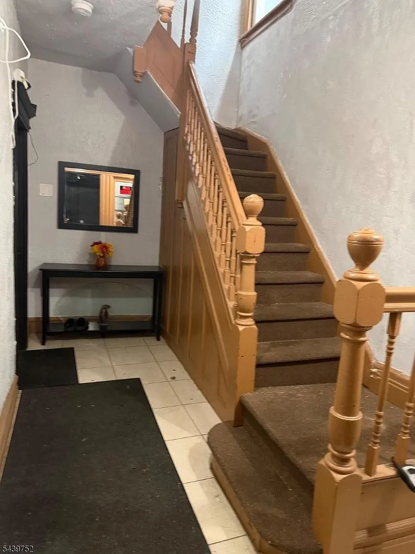 1 bed, 1.0 bath, 2501 sqft, $1,550 — Photo 2