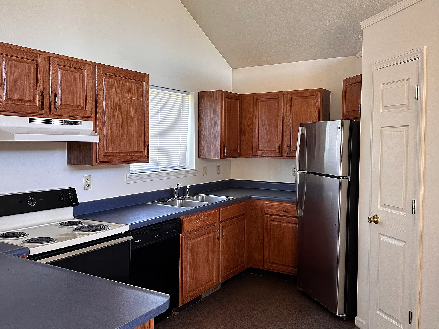 3 bed, 1250 sqft, $1,500 — Photo 4