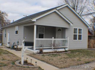 110 E 1st St, Roxana, IL 62084