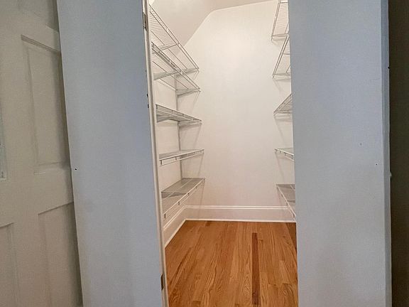 5th image of 1838 Ashland Ave APT 1F