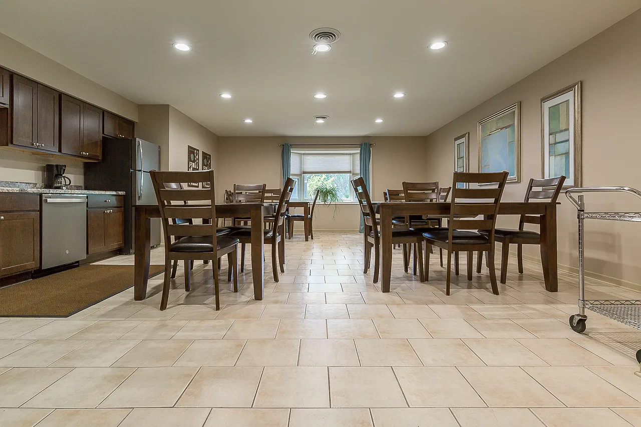 913 Acewood Blvd — Photo 1