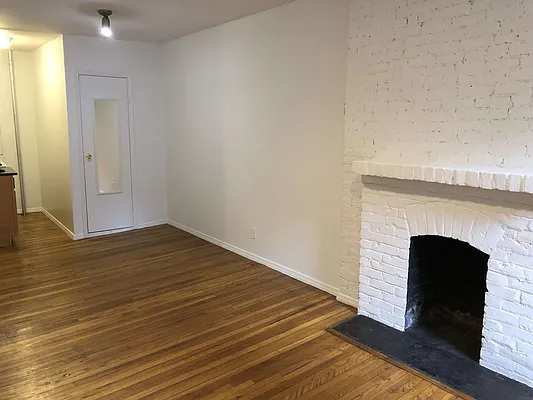 Rented by GreenVill Real Estate LLC | media 9