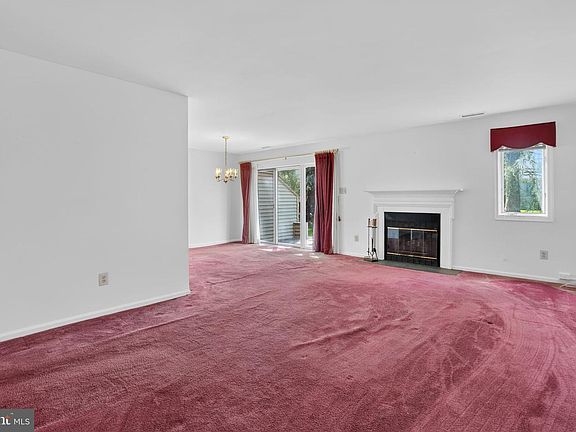 4th image of 803 Jefferson Way #803
