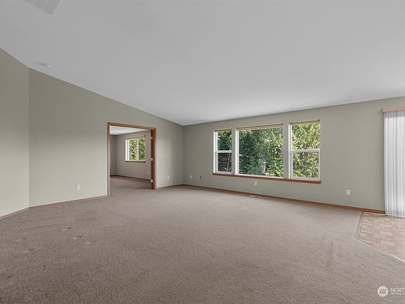 3rd image of 125 W Beacon Hill Drive