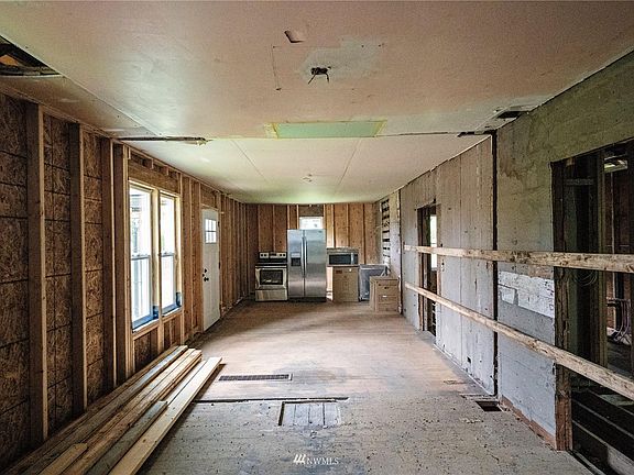 4th image of 26617 NE Cherry St