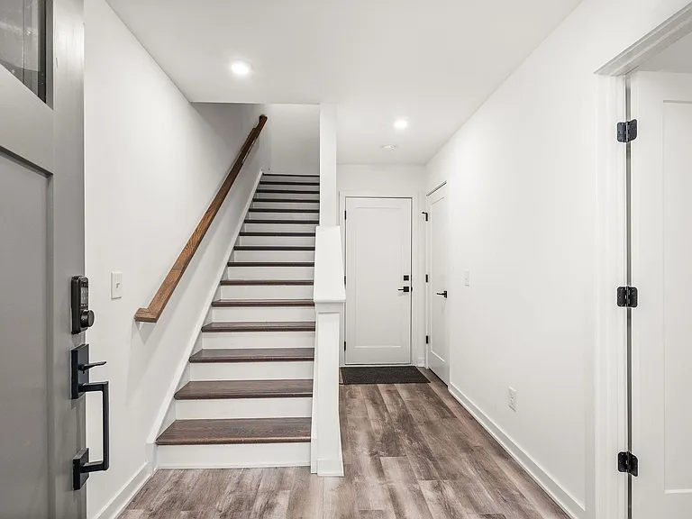 5716 California Ave — Photo 5