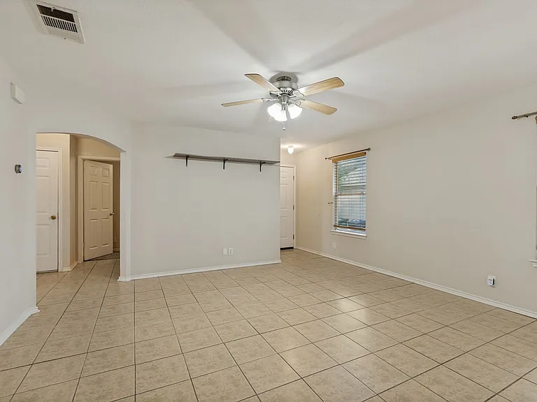 15918 Gino Park — Photo 10