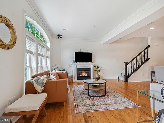 3rd image of 625 Kingfisher Ave