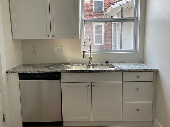 3rd image of 1176 E Livingston Ave #1176