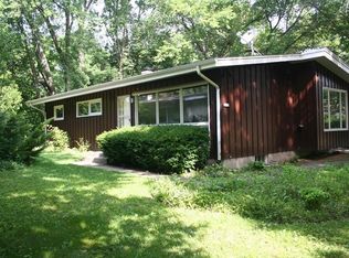 7457 N Mohawk Rd, Fox Point, WI 53217