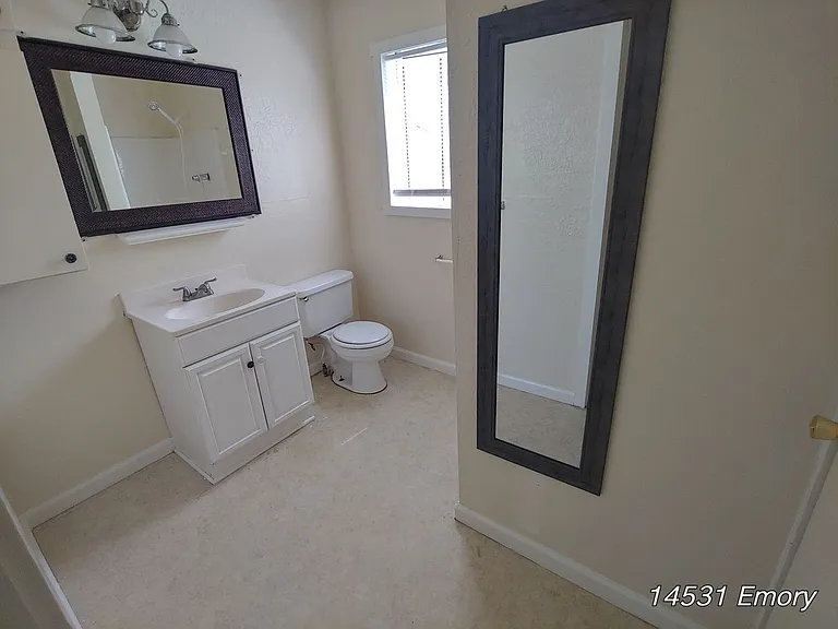 14531 Emory Ave — Photo 7