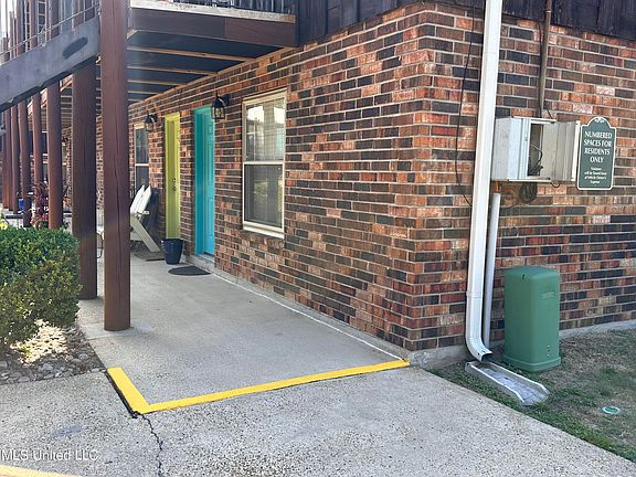 3rd image of 1550 E 2nd St APT O83