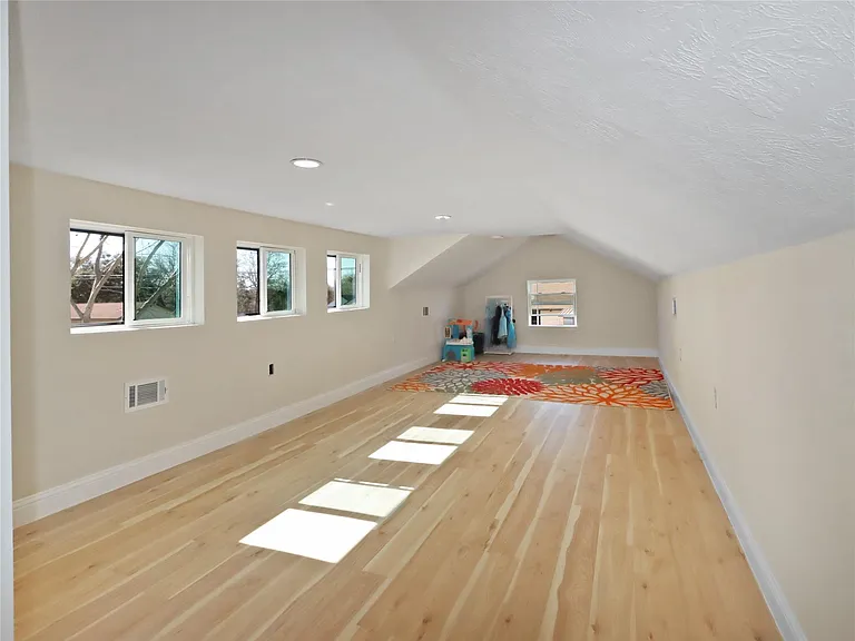 4219 Frost St — Photo 12