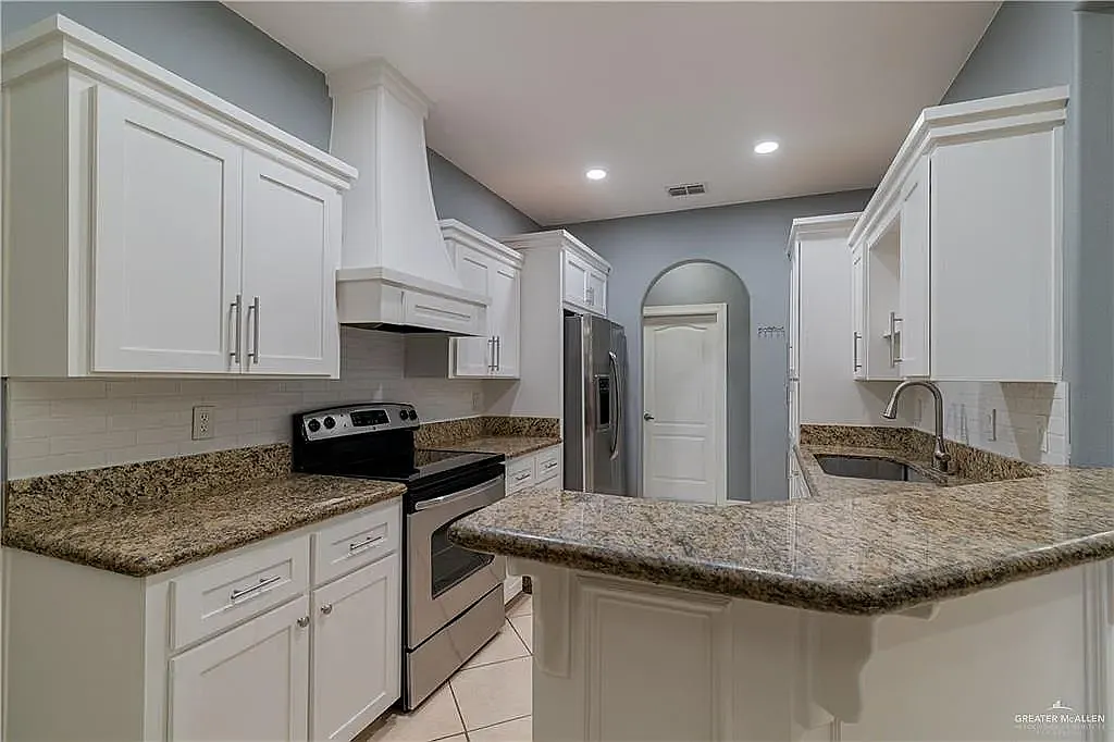 4 bed, 1720 sqft, $2,100 — Photo 4