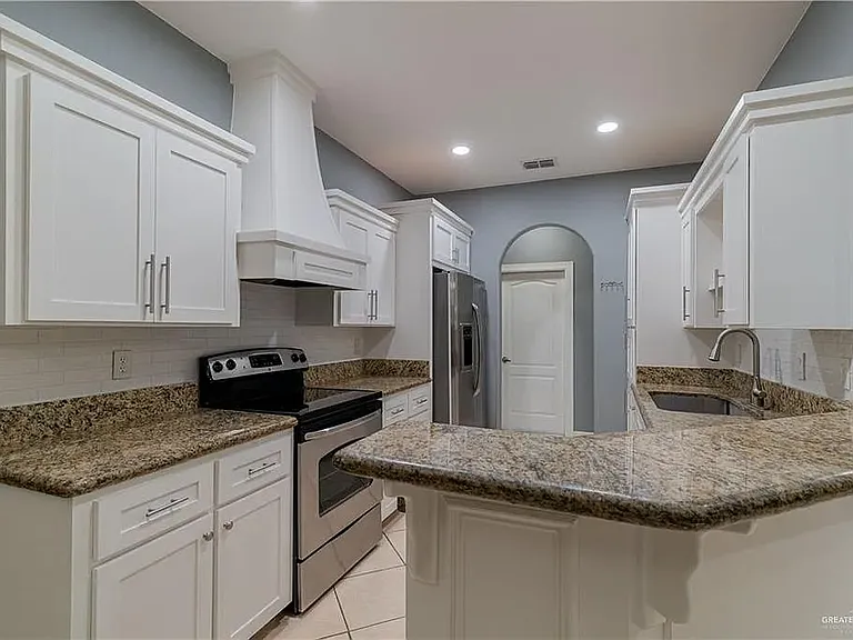 504 E Biyaneta Ave — Photo 4