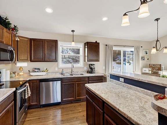 5th image of 585 Falk Dr