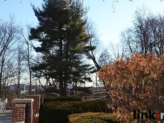 3rd image of 35 Morningside Dr APT 5A