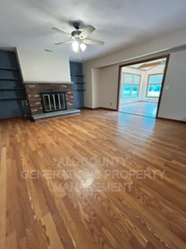 3 bed, 3.0 bath, 3390 sqft, $2,999 — Photo 3