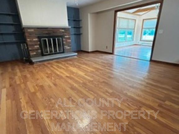 3rd image of 2281 Weymouth Rd