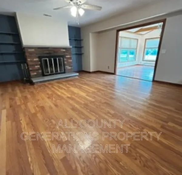 2281 Weymouth Rd — Photo 3