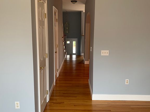 5th image of 22 Hudson Cir