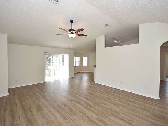 4th image of 33 Riverview Dr