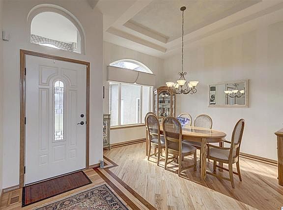 3rd image of 3490 Eastlake Dr