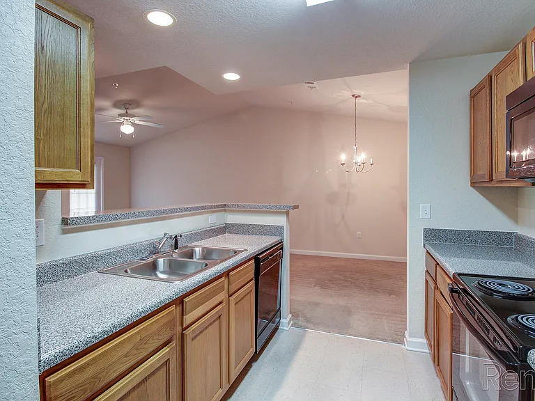 Holston Ridge Apartments — Photo 13