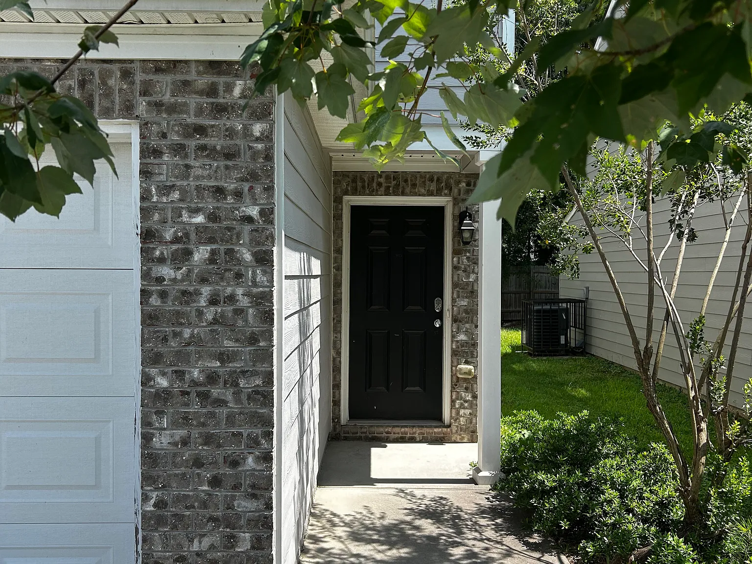 3 bed, 1605 sqft, $2,300 — Photo 2