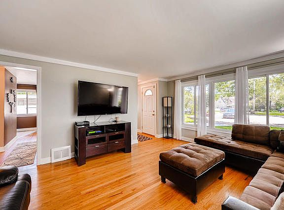 5th image of 2520 Silver Creek Dr