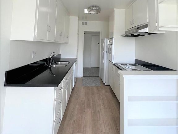 4th image of 801 S Lucerne Blvd APT 406