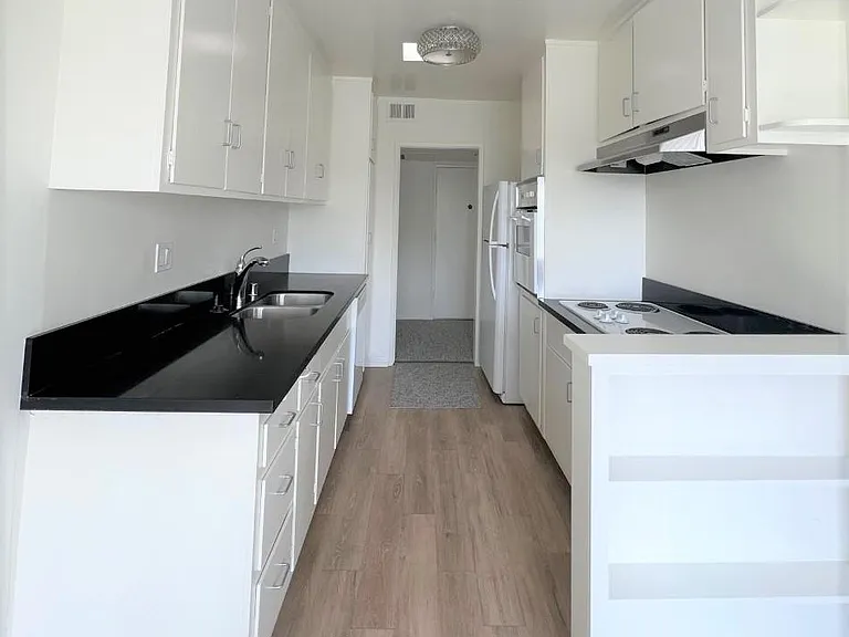 801 S Lucerne Blvd #406 — Photo 4