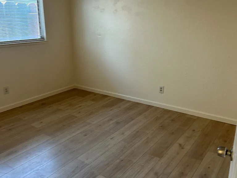 640 E Hawkeye Ave #2 — Photo 5