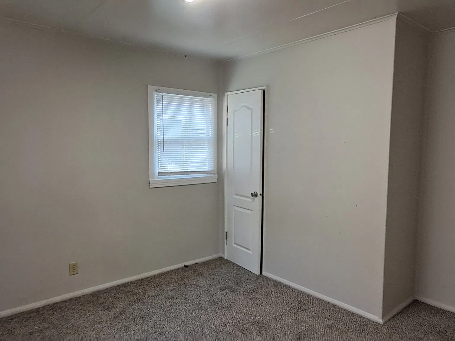 3BR/1ba on Quiet Street, Detached Garage in 46806 — Photo 3