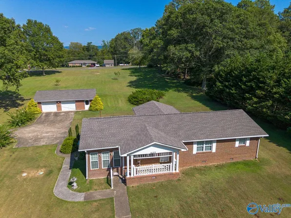 605 Hough Rd, Laceys Spring, AL 35754