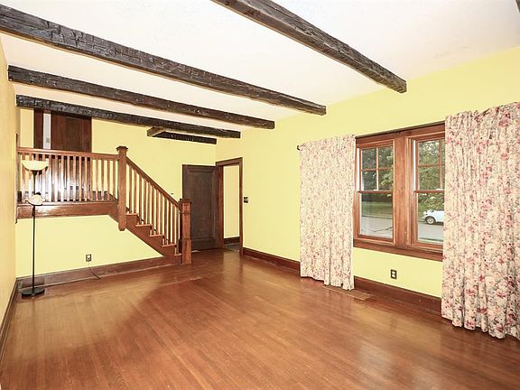 4th image of 7609 Seward Ave