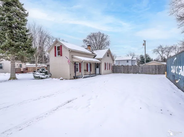 196 E Walnut St, Petersburg, MI 49270