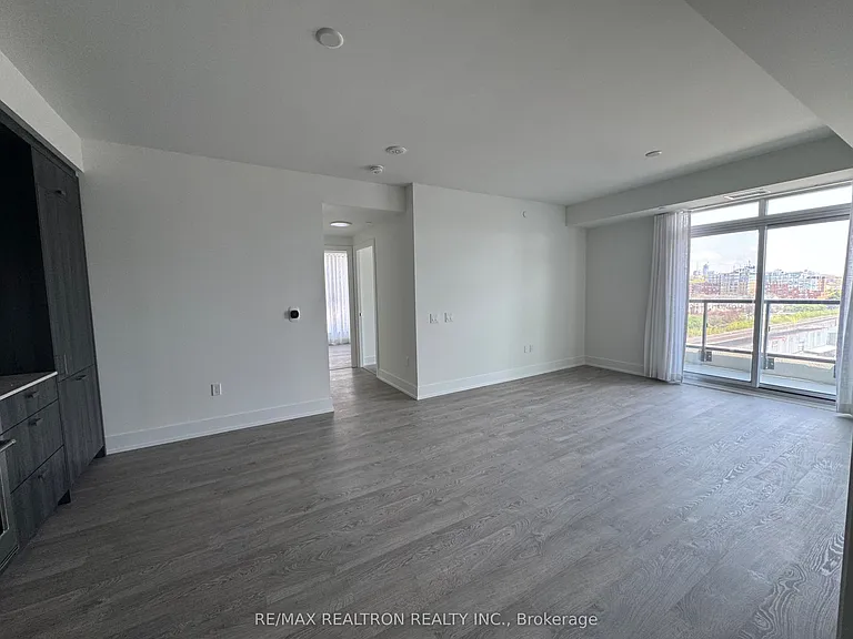 858 Dupont St #624 — Photo 4