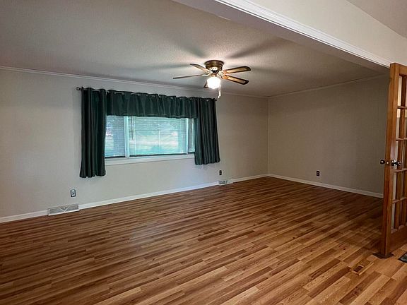 3rd image of 6184 Clover Leaf Rd