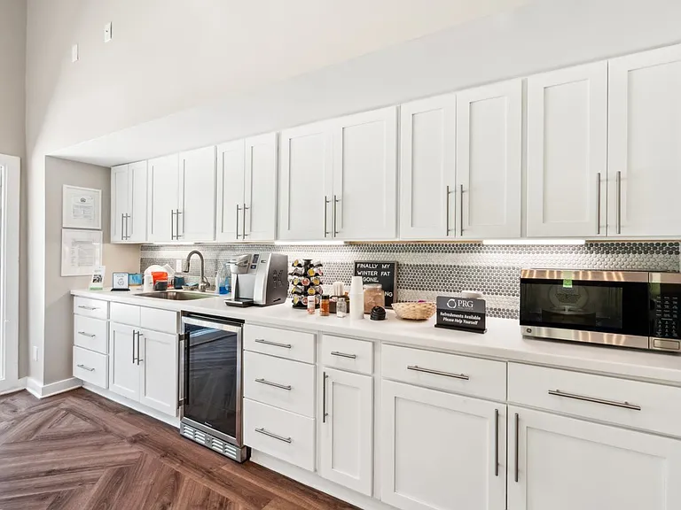 Woodcreek Apartments — Photo 12