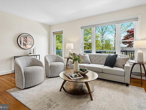 4th image of 215 Burgess Ave