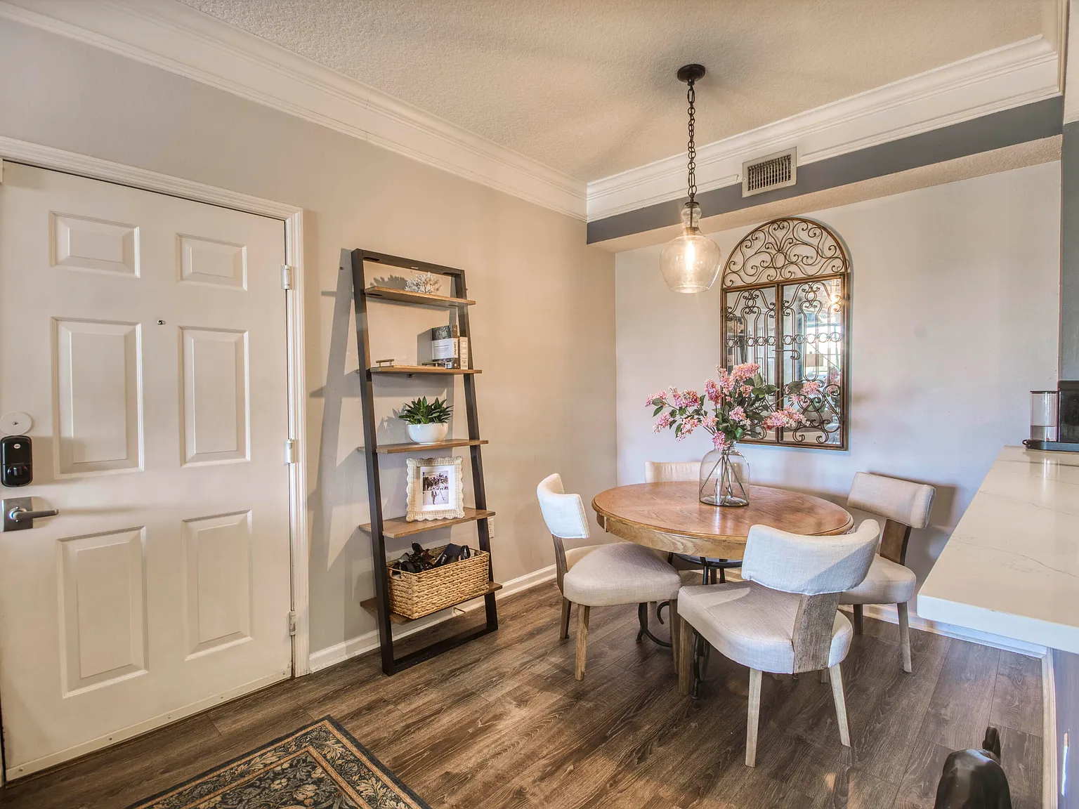 1 bed, 1.0 bath, 714 sqft, $2,300 — Photo 3