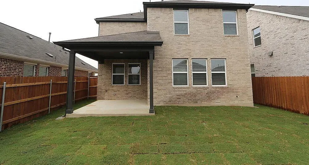 4 bed, 2.5 bath, 2144 sqft, $2,399 — Photo 2