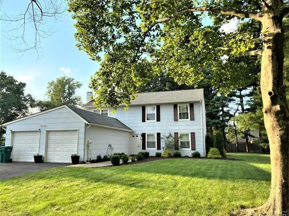 47 Linden Ln, Plainsboro, NJ 08536