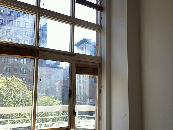 5th image of 201 W 72nd St APT 4N