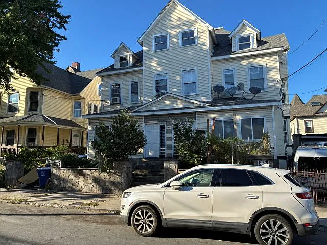 3 bed, $1,995 — Photo 1